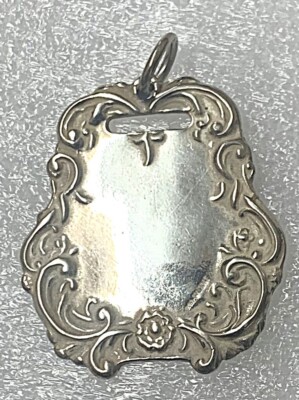 Sterling Anhänger/Charm - signiert T Foree - 1 1/5 x 1 3/8'' ohne Monogramm