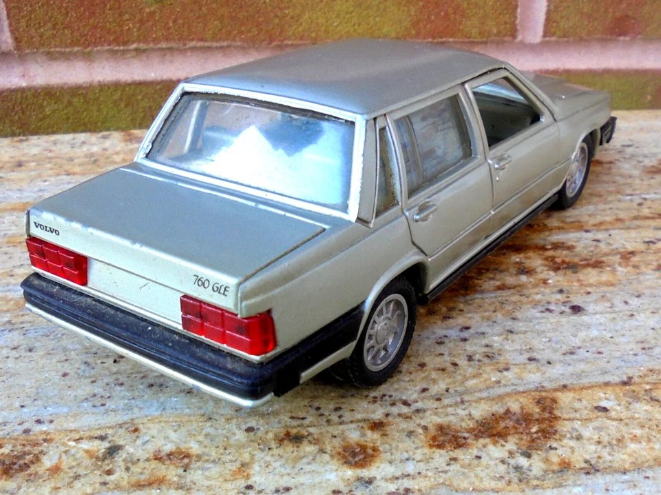 Volvo 760 GLE 1/25 Diecast Modelo Promocional Similar Politoys Mebetoys Foto 2 de 4