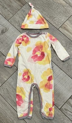 Burt's Bees   Baby Girls Organic Footie Pajamas Sleeper w/ Matching Hat  6-9 Mo