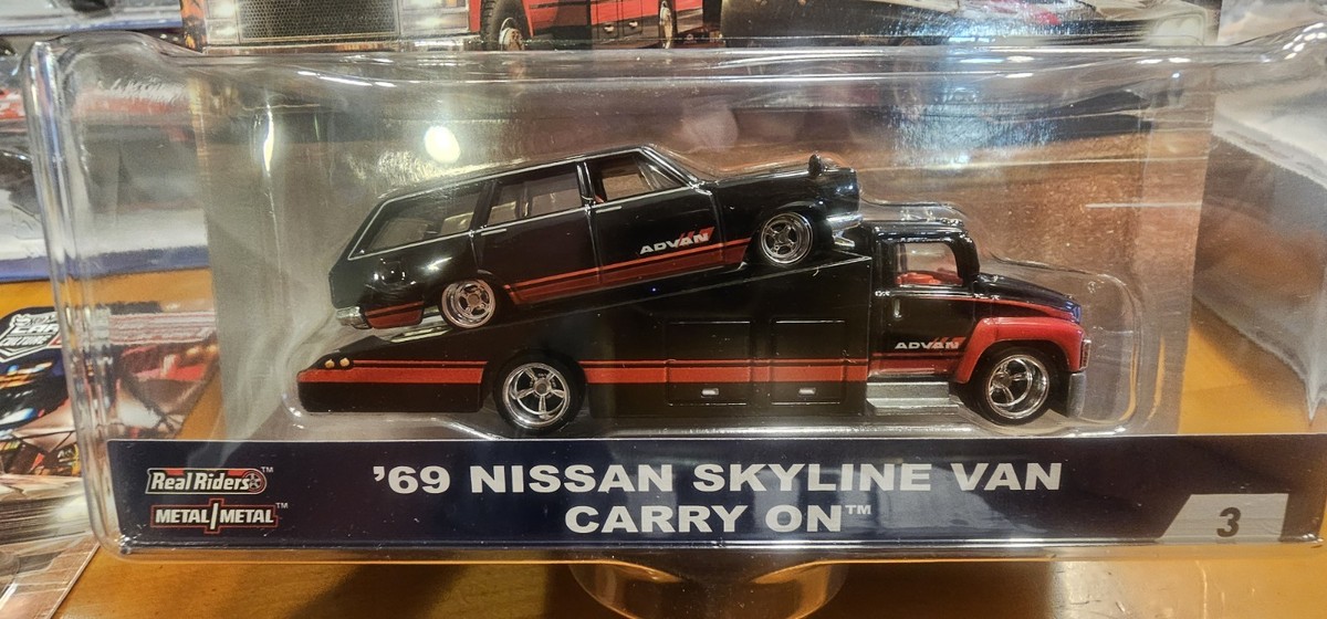 Hot Wheels Team Transport #3 '69 Nissan Skyline Van And Carry On
