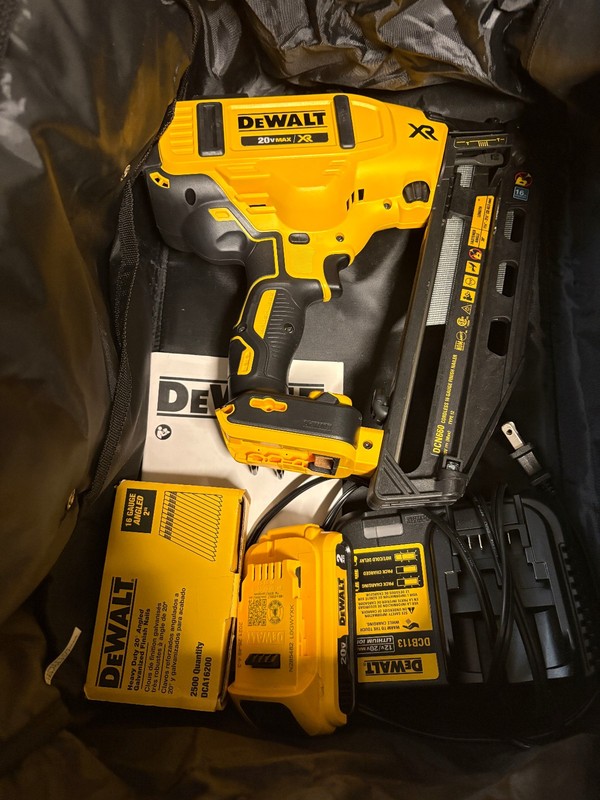 DEWALT DCN660D1R 20V Cordless Finish Nailer Kit