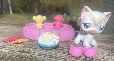 Littlest Pet Shop White Angora Cat #9 bed food bowl teddy bear slippers LPS