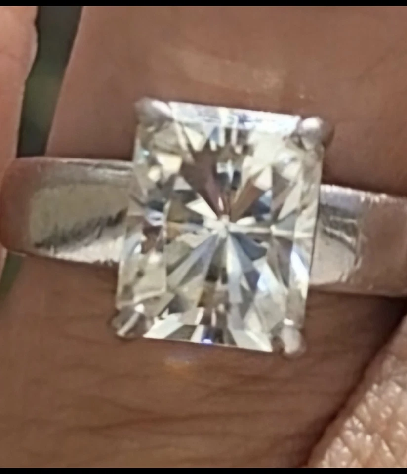 Anillo Moissanita Corte Radiante Charles&Colvard, Ajuste Paladio, TCW 3.8 Talla 6.5 Foto 2 de 4