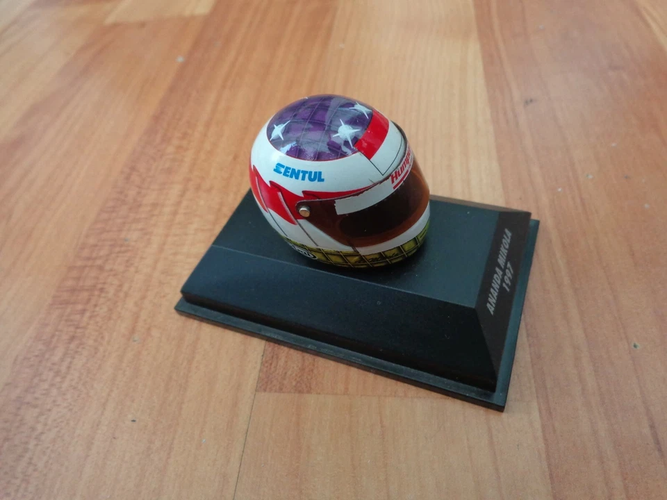MINICHAMPS 1/8 ANANDA MIKOLA 1997 CEVENINI JUNIOR F1 FORMULA 3 CRASH HELMET - Image 3 of 3