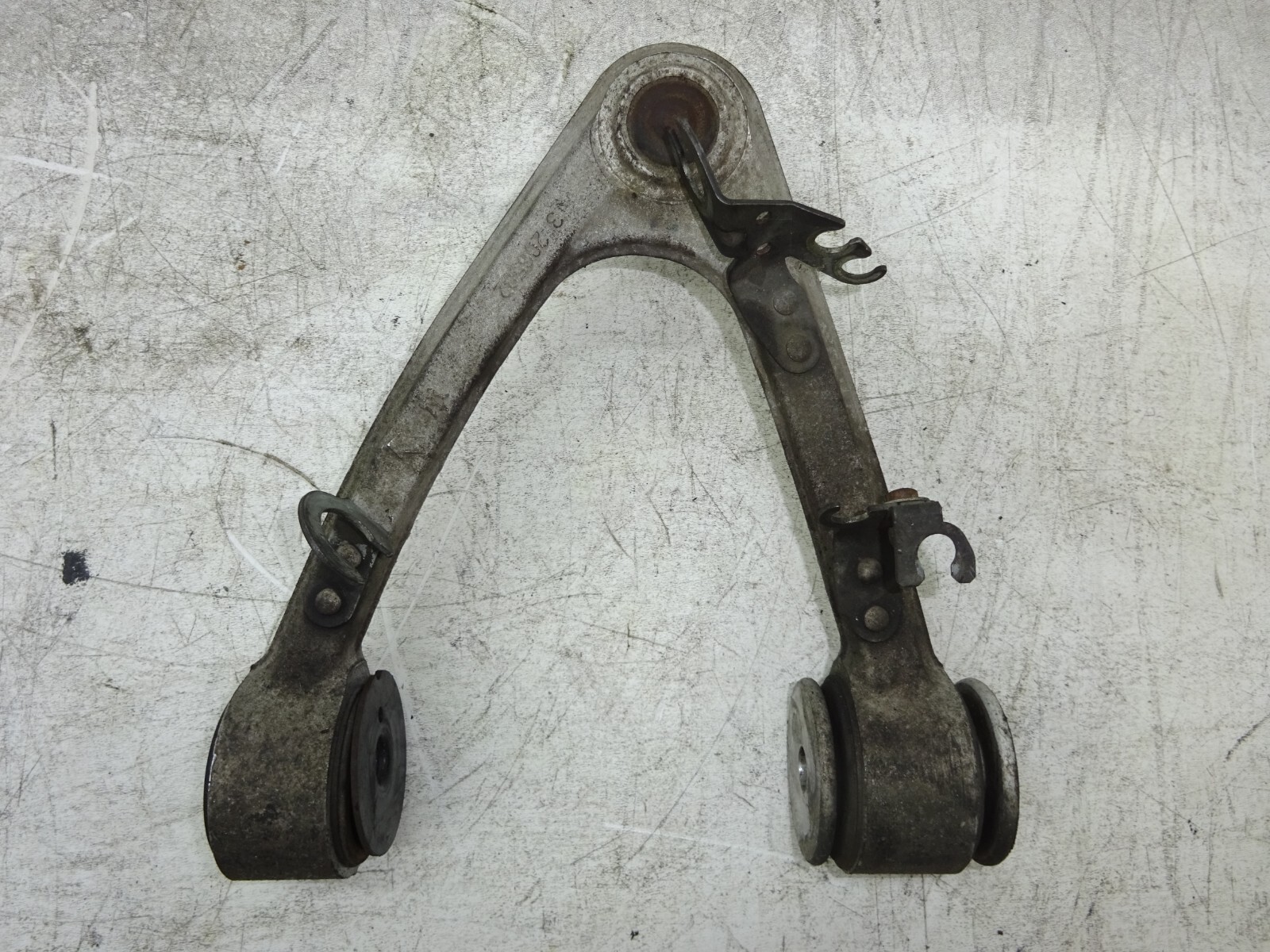 04-08 Maserati Quattroporte Front Right Side Upper Control Arm OEM DE2209181