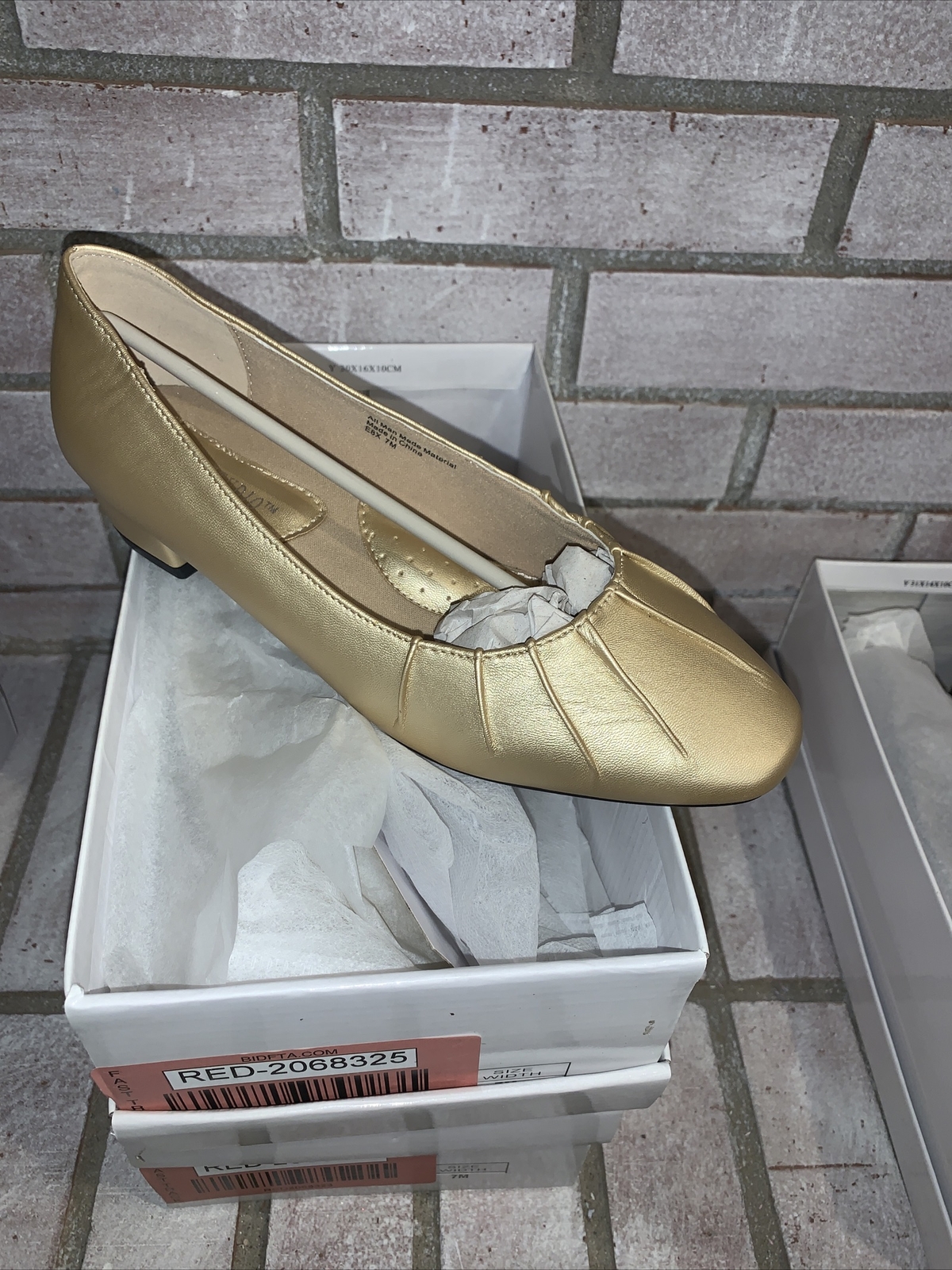 New SALON STUDIO Women's 7 M Gold Flats Low Heels Pumps Shoes