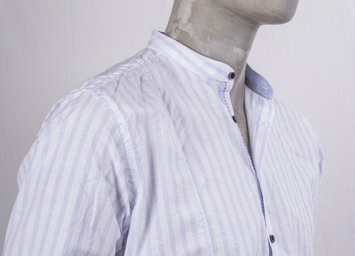 CAMICIA AL MILANO COREANA FANTASIA BIANCO RIGHE CELESTI INTARSI COLLO E POLSINI - Foto 6 di 6