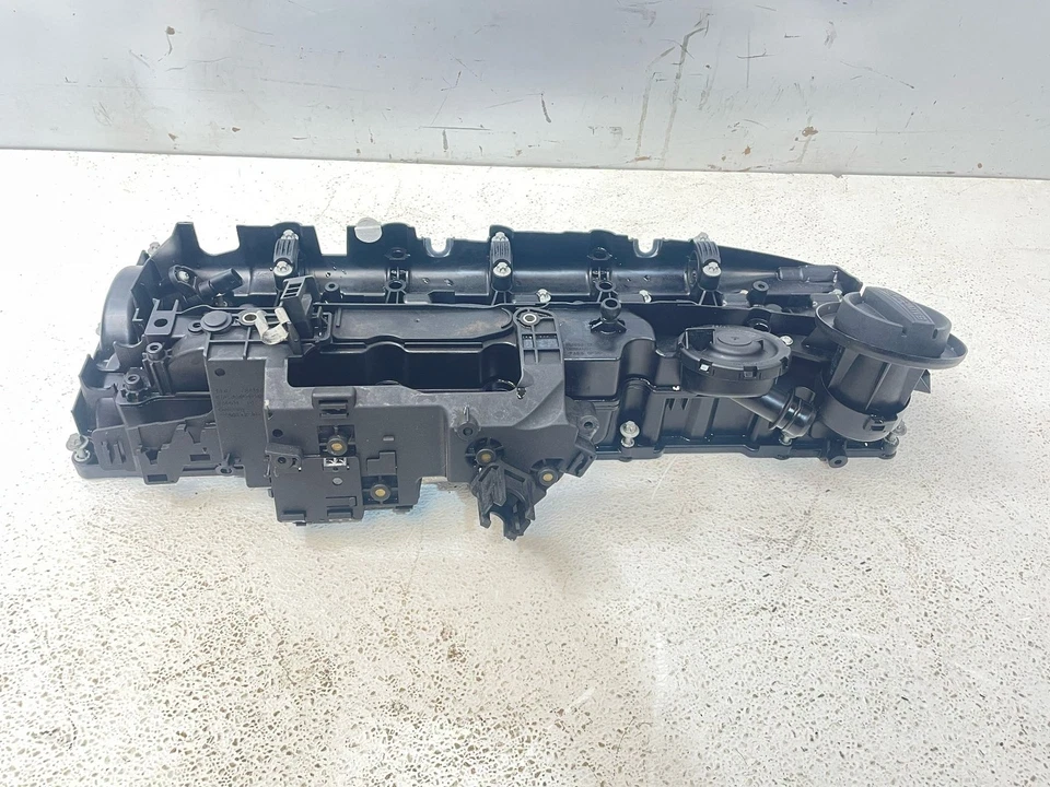 Cubierta de válvula de motor diésel 11128578811 OEM para BMW 535I N57 3.0 2009-2017 Foto 3 de 4