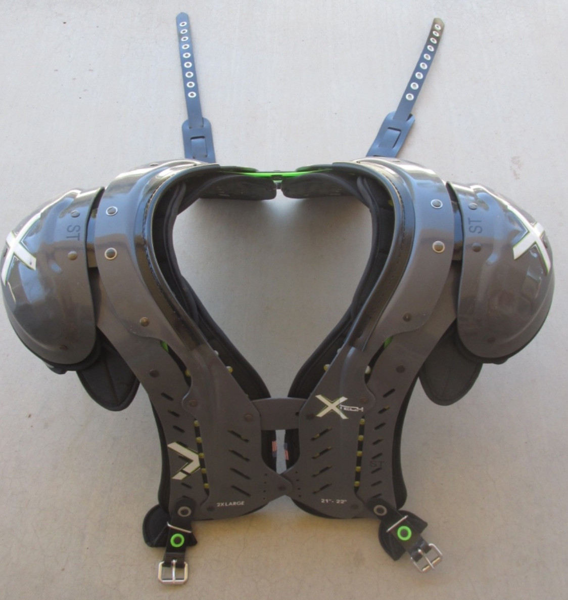 XTECH FOOTBALL ST STANDARD SHOULDER PADS 2XLARGE 21"-22"
