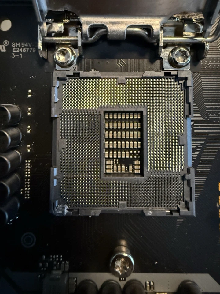 ASUS TUF Gaming Z590-PLUS WIFI / Socket 1200 / ATX non funzionante - Image 4 of 4