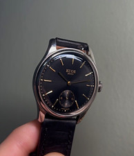 KUOE OLD SMITH 90-001 Quartz watch Deep Black Dial with Gold Bar Indices