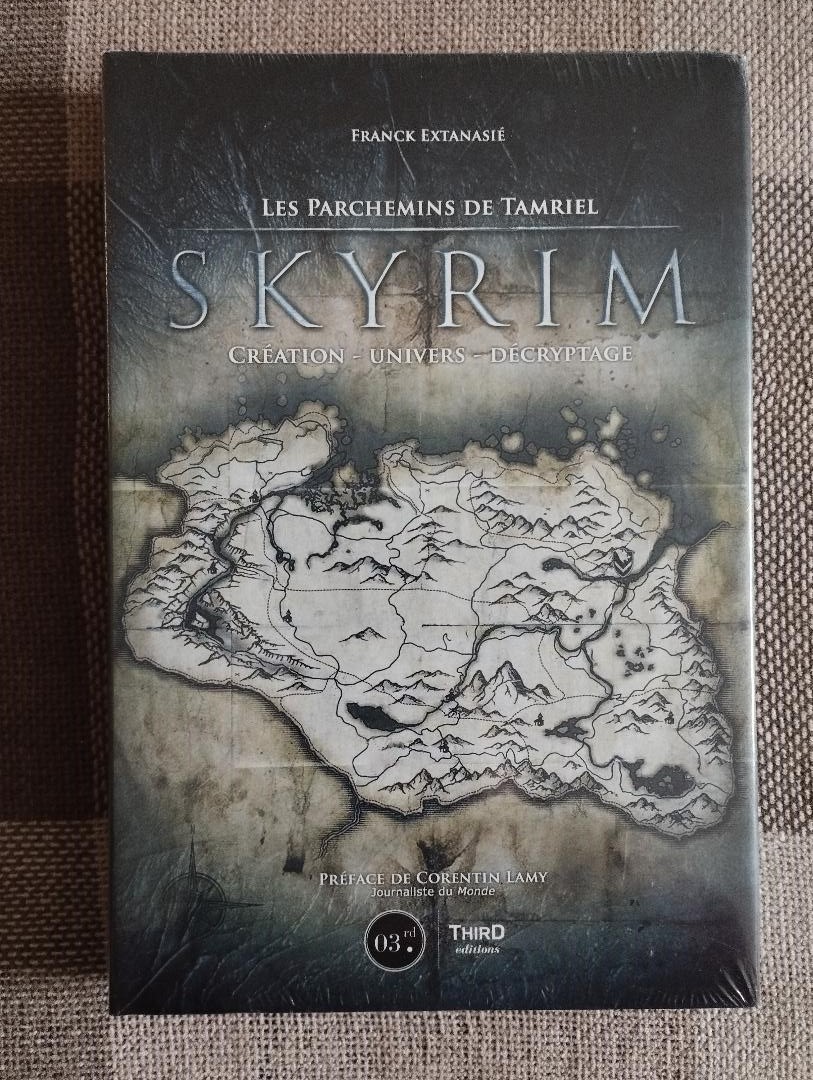 Skyrim Les Parchemins de Tamriel First Print beau livre pour passionné de RPG