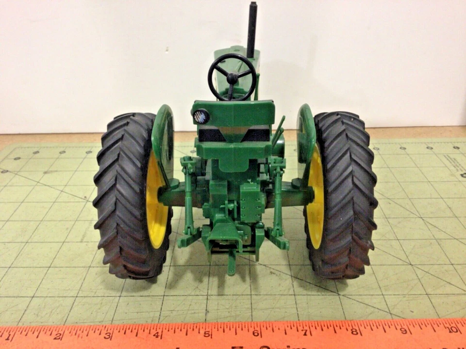 Tractor plástico arranque eléctrico diésel John Deere Yoder 720 1/16 tal cual Foto 4 de 4