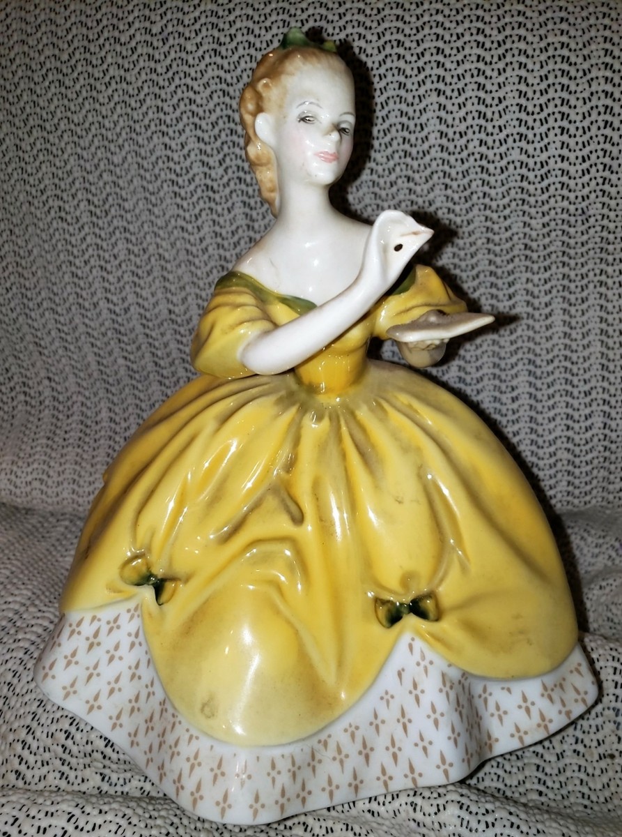 ROYAL DOULTON THE LAST WALTZ BONE CHINA FIGURINE HN2315 1965