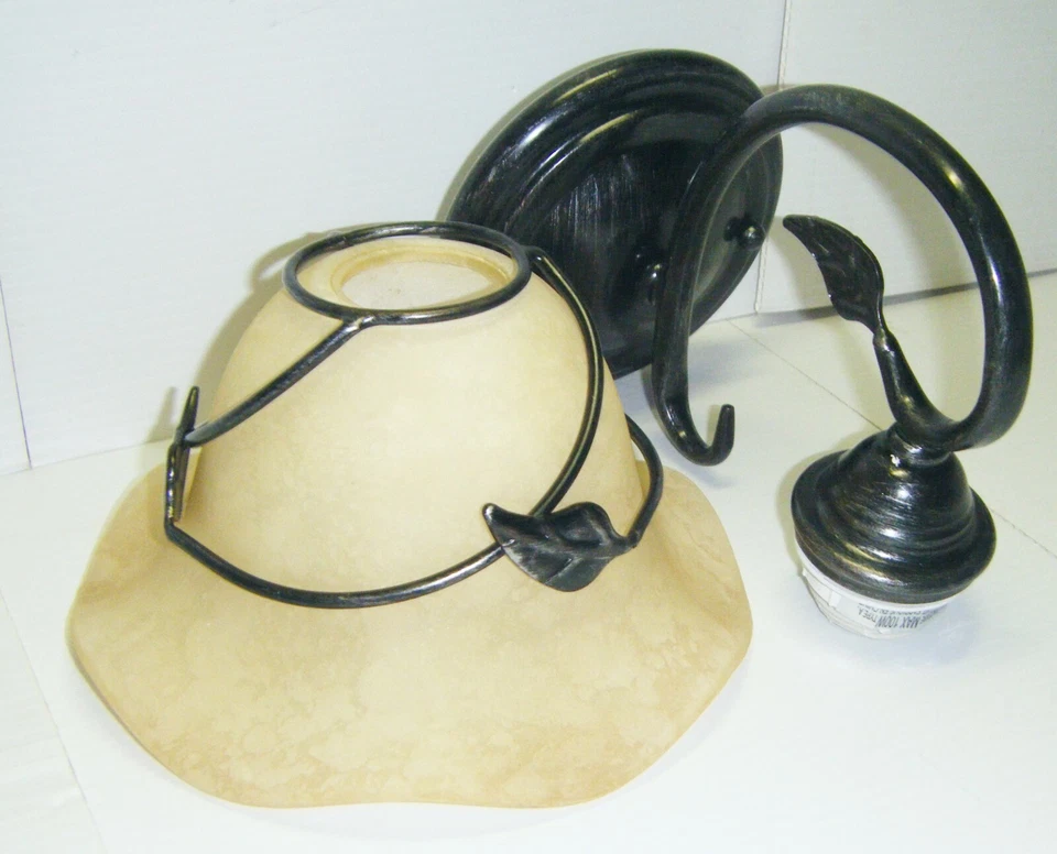 NUEVO Aplique de pared para tocador Vaxcel Vine ámbar en escamas de vidrio Foto 3 de 4