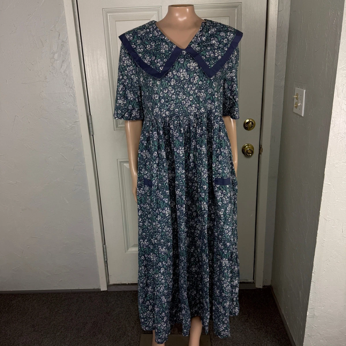 Vintage Laura Ashley dress. Size 12. Fits like a