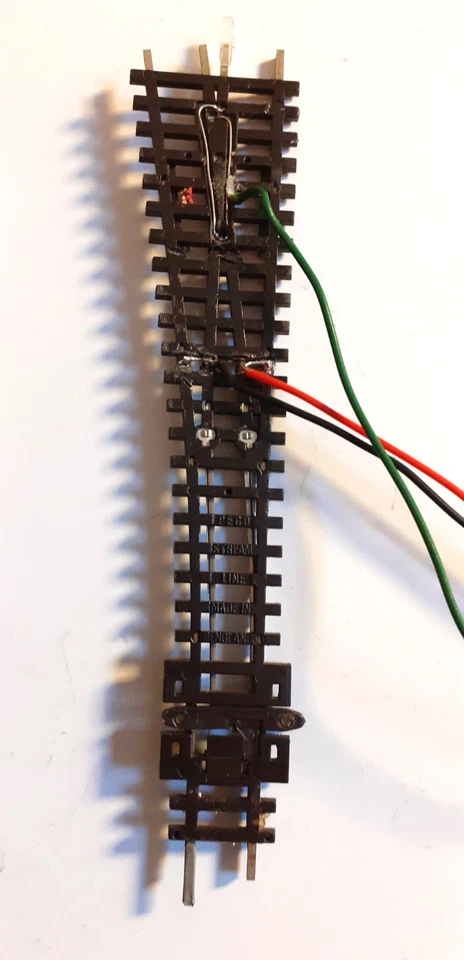 PECO STREAMLINE N GAUGE SL-E395F MEDIUM RADIUS RIGHT HAND POINT (WIRES ATTACHED) - Image 4 of 4