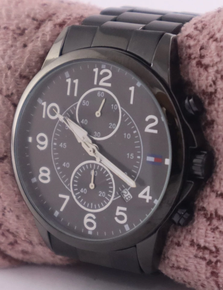 Reloj Pulsera Tommy Hilfiger Hombre Cronógrafo Todo Negro Con "Fecha" Excelente Funcionamiento Foto 2 de 4