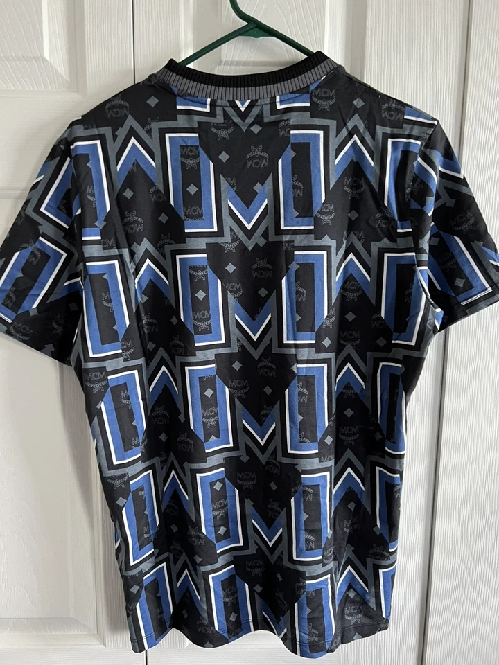 Camiseta Mcm Gunta Talla Pequeña S Usada en Excelente Condición 9.9/10 Agotada De Neiman Marcus Foto 2 de 4