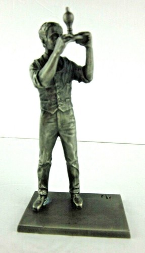 American Sculpture Society L'inventore figura in peltro fine 4 1/2" - Foto 1 di 6