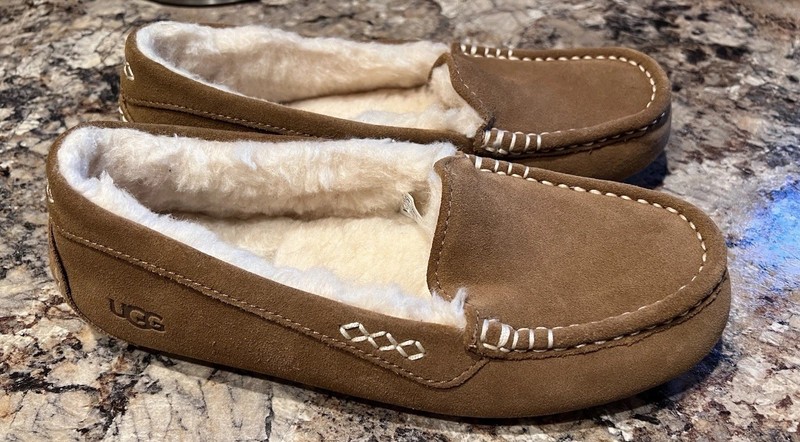 New Ugg Slippers  No Box  W-8
