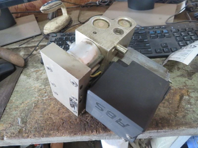 Anti-Lock Brake Part Pump Quattro Fits 93-95 AUDI 90 299238 - Image 2 of 3