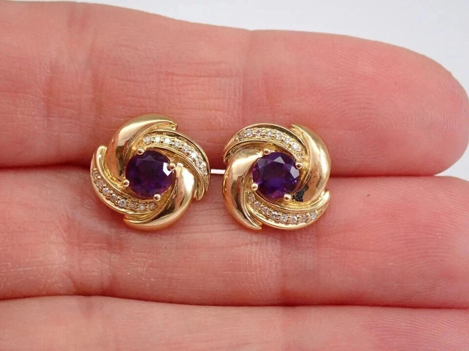 Серьги-гвоздики 2,10 карата круглой огранки с аметистом гало отделка желтым золотом 14 карат - Изображение 3 из 4