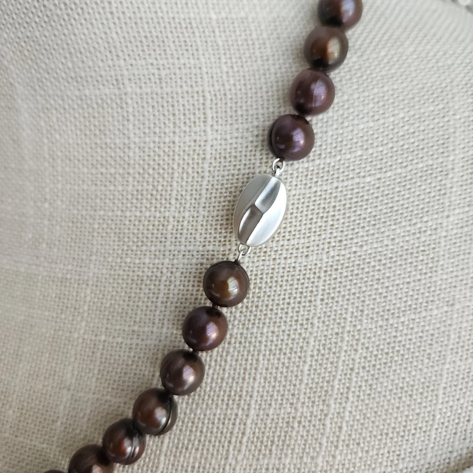 Vintage Chocolate Brown Freshwater Pearl Necklace 22" w/ Secure Push Clasp - Image 4 of 4