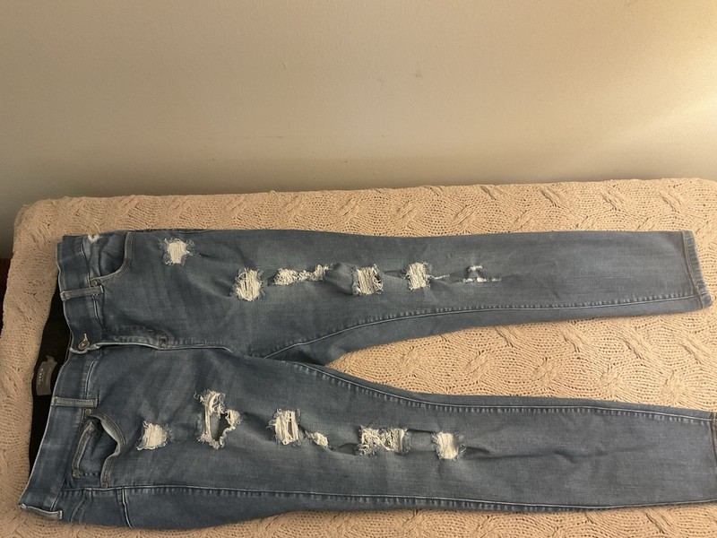Torrid Women’s Skinny Jeans Light Wash Blue Stretch Distressed 5-Pocket 18