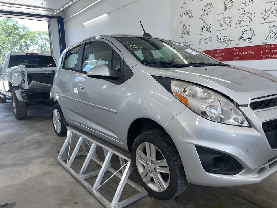 Módulo de control de carrocería usado se adapta a: Chevrolet Spark Body Control BCM LH Kick Pan 2015 Foto 4 de 4