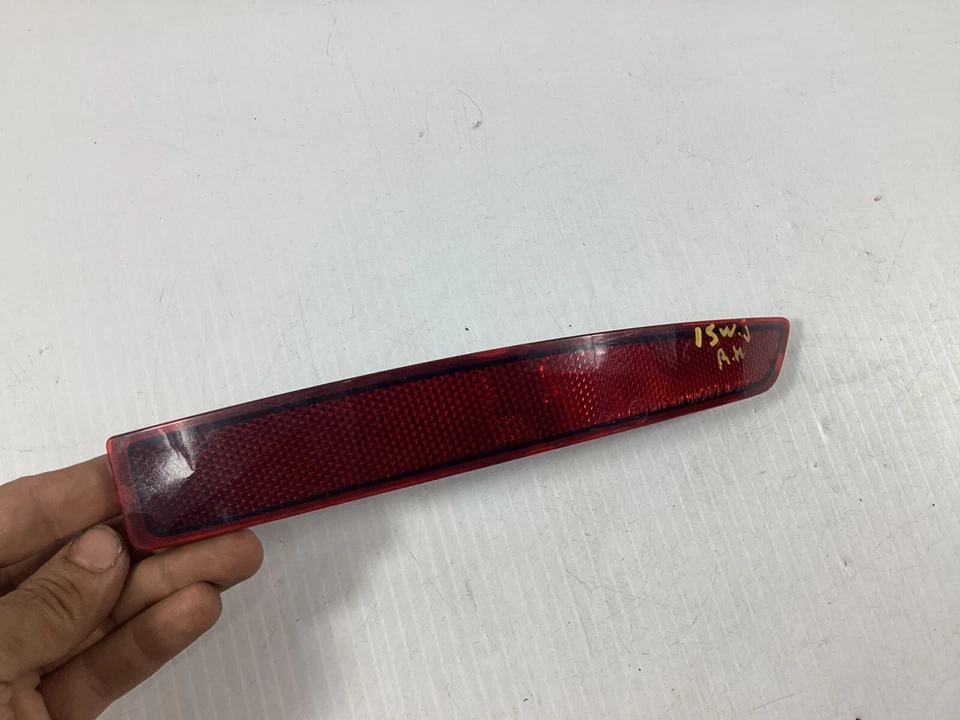 Reflector de parachoques trasero derecho Volkswagen Jetta 2015-2018 5C6945106B OEM. Foto 3 de 4