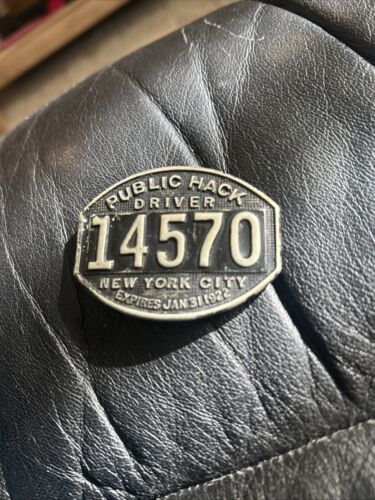 ANTIQUE PUBLIC HACK DRIVER LICENSE BADGE NEW YORK CITY 1922 CAB CHAUFFEUR BADGES - Picture 4 of 8