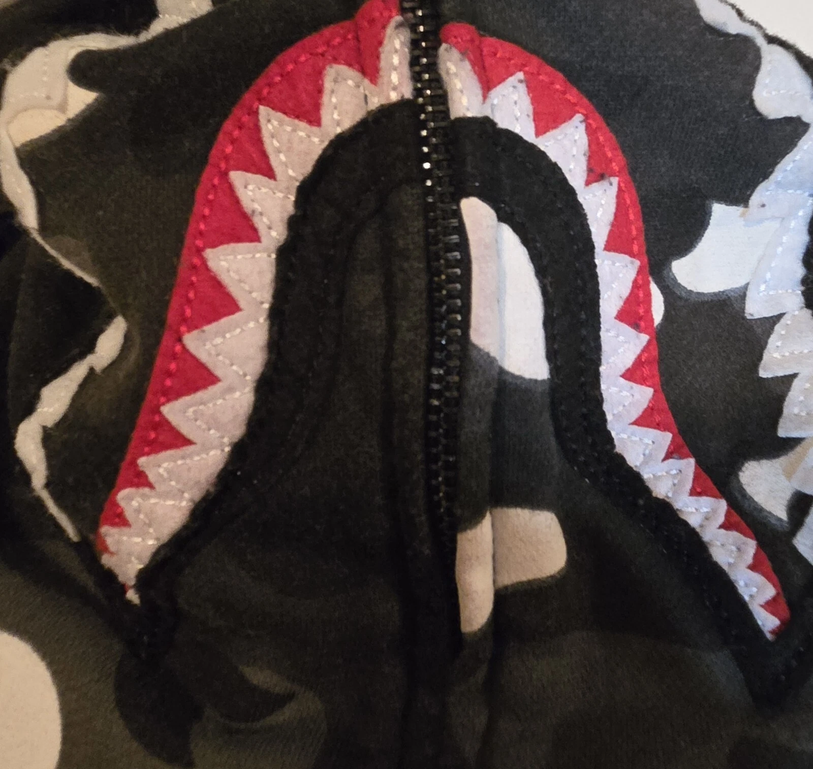 A BATHING APE (BAPE) Felpa con cappuccio e zip intera Glow in the Dark Camo Shark BAPE A Bathing Ape taglia XL