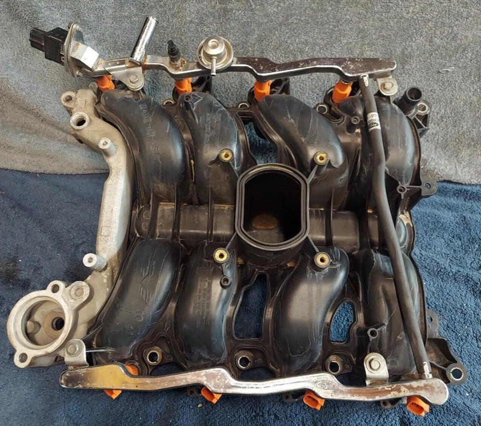 Inyectores de riel de combustible de admisión Dorman 615-175 2003 Ford Crown Victoria Vic usados Foto 2 de 4