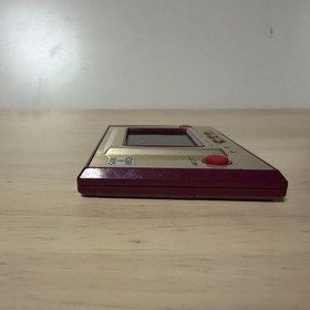 Nintendo Helmet Game & Watch Handheld LCD Vintage Bordeaux Gold Timepiece