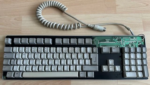 Commodore AMIGA 3000 Tastatur KKQ-E96YC mit Adapter für A4000, works #01 25 - Bild 2 von 4
