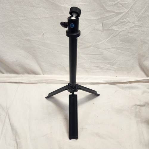 Lume Cube broadcast lighting kit B30 (light and stand - no light modifier).