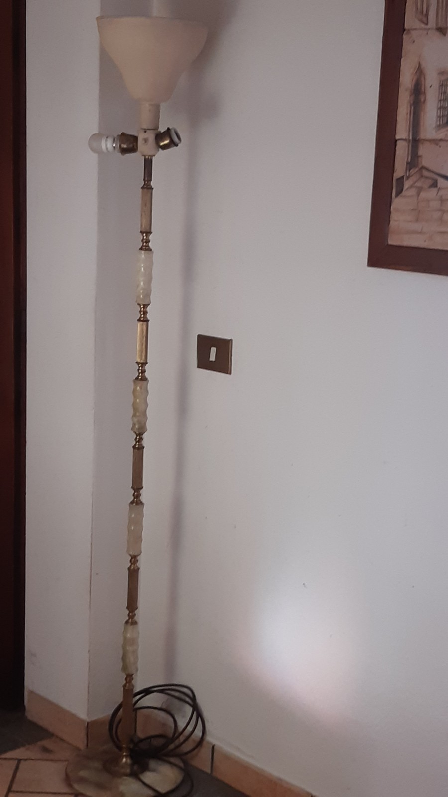 Lampada da terra antica in onice e ottone
