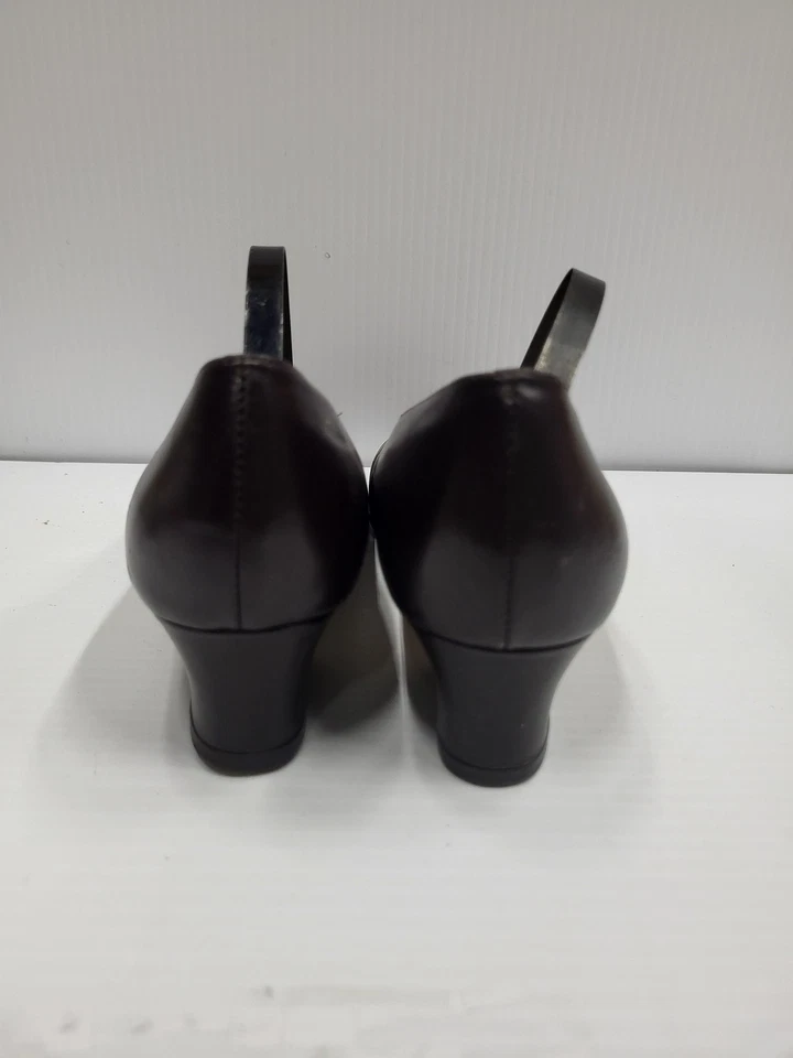 Zapatos de salón clásicos de tacón bajo de cuero marrón talla 8,5 Gloria Vanderbilt para mujer Foto 3 de 4