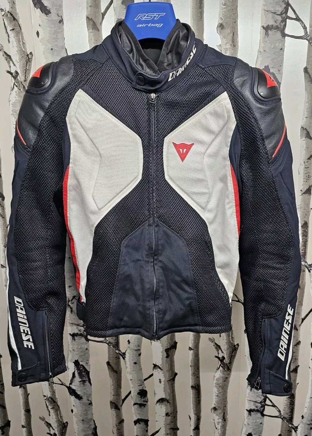 Foto 1 di 10