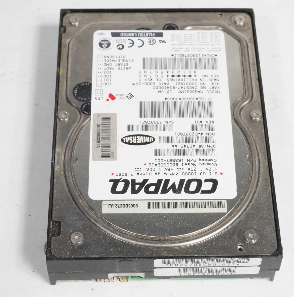 Vintage Compaq Fujitsu MAG3091MC 9.1GB SCA 80 pin SCSI hard drive 7821 - Image 3 of 4