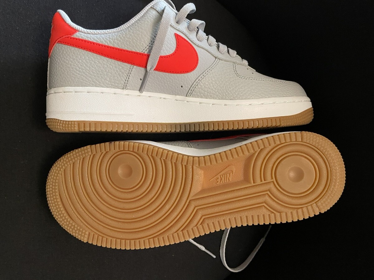 how to clean the bottom of white air force ones