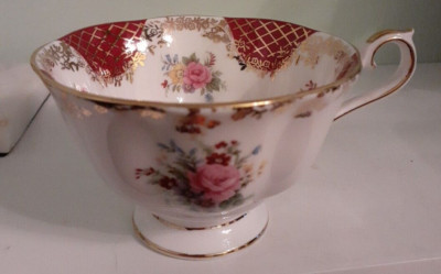 Vintage Royal Albert Empress Serie ''Catherine'', tiefrote Teetasse rot