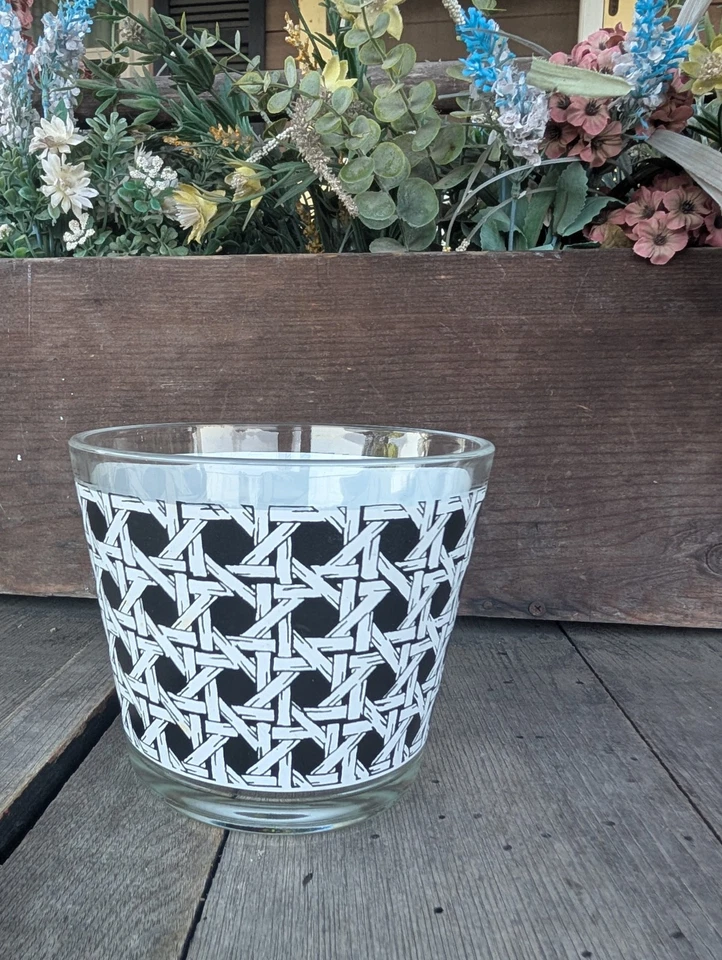 Pequeño cubo de hielo de colección MCM Georges Briard de mimbre blanco y negro con aspecto Foto 3 de 4