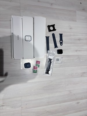 Apple Watch Series 7 45mm Aluminiumgehäuse mit Sportarmband - Abyssblau (GPS)...