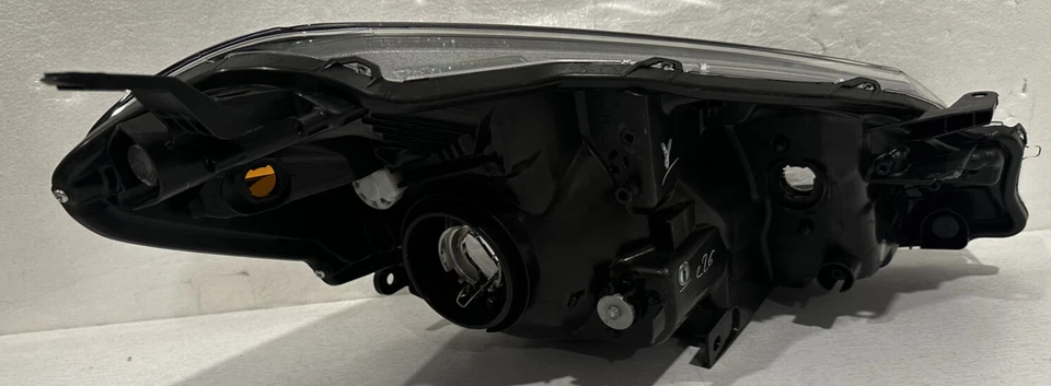 Toyota Yaris LH 2015-17 conjunto de faros OEM Foto 3 de 4