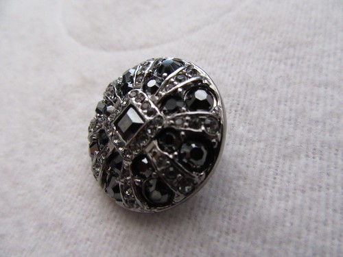 NWOT #2019, St. John Knit Button Titniun color Crystal and Titaniun Tone 15/16" - Picture 3 of 6