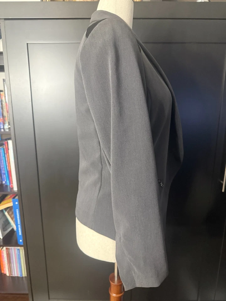 Blazer Noir Ajustado Negro L y Gris Paquete M Malla Contraste y Collar Distintivo Foto 2 de 4