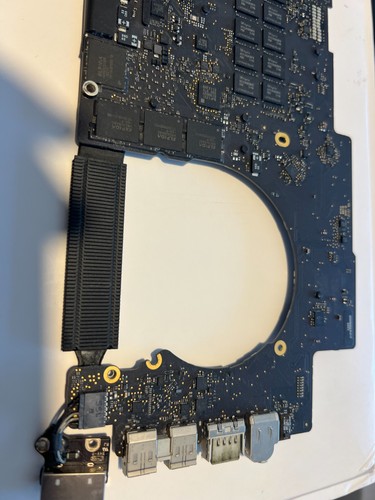  Apple MacBook Pro A1398 2015, 2,5 GHz 16 GB RAM, uszkodzona płyta logiczna Naprawa zapasowa - Zdjęcie 5 z 6