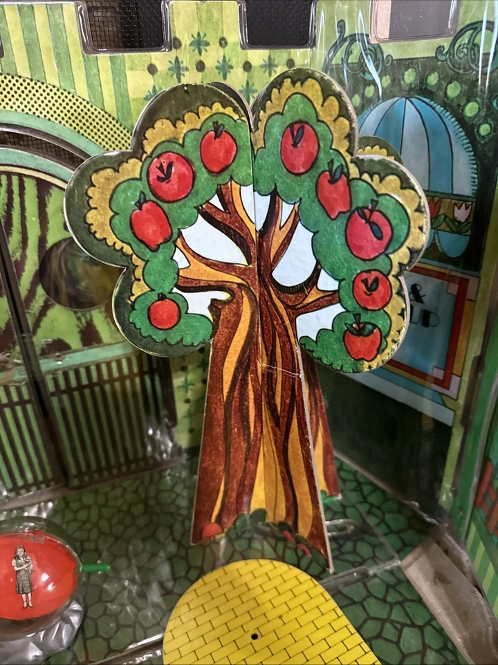 Vtg 1974 Mego Wizard Of Oz EMERALD CITY PLAYSET Complete Set W/ 7 Characters - Image 2 of 4